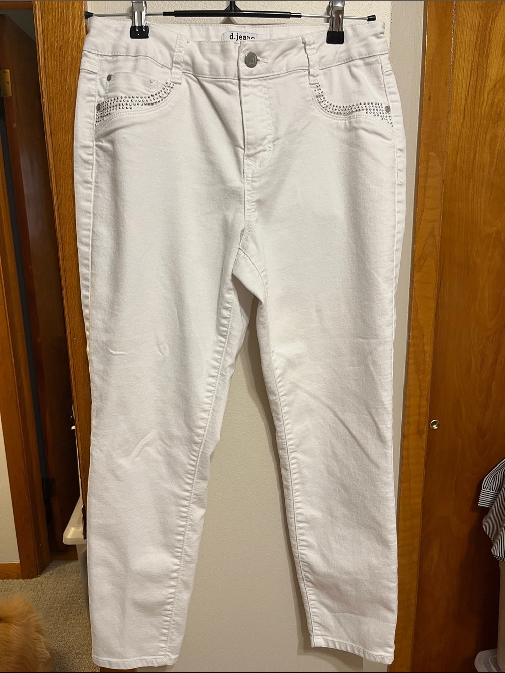 d. jeans White Skinny Stretch  Ankle Jeans with Studded Pocket Trim